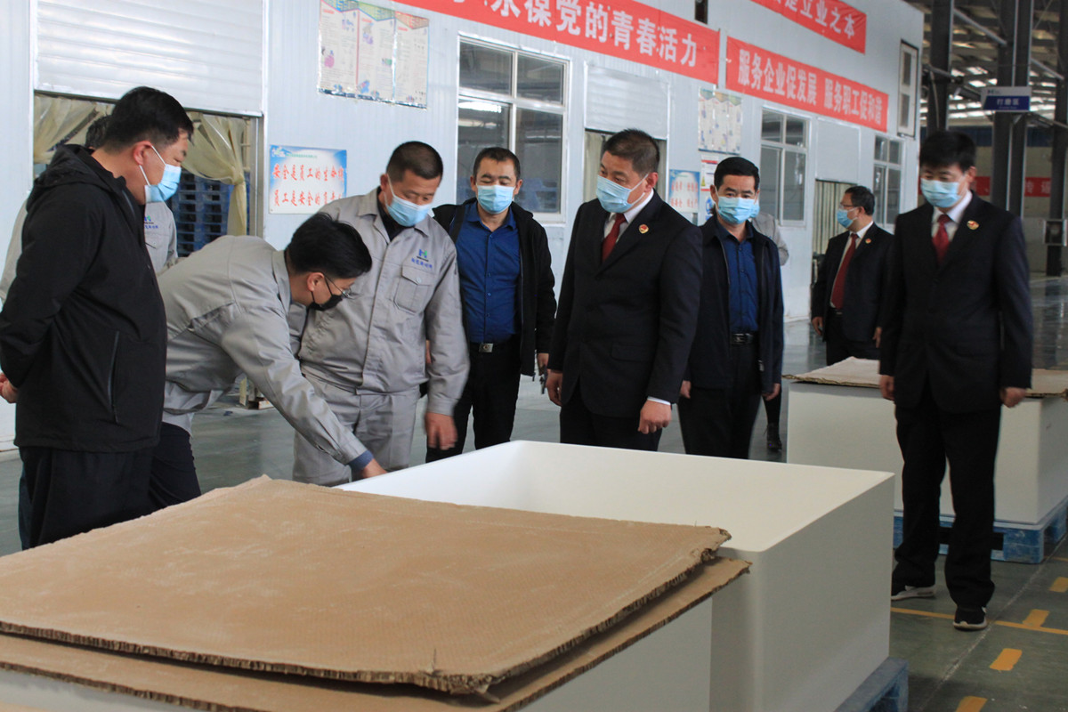 關心企(qǐ)業生産(chan)經營   督(du)導安全(quan)生産工(gong)作